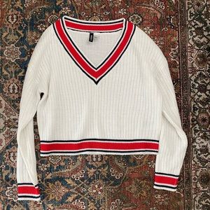 White cropped v neck sweater